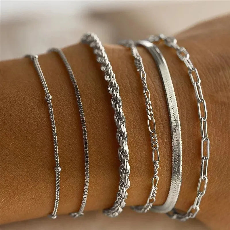 Set de 6 Pulseras Multicapa en Dorado – Estilo Boho Retro con Cadenas Cubanas Trenzadas para Mujer | CUCCITI™